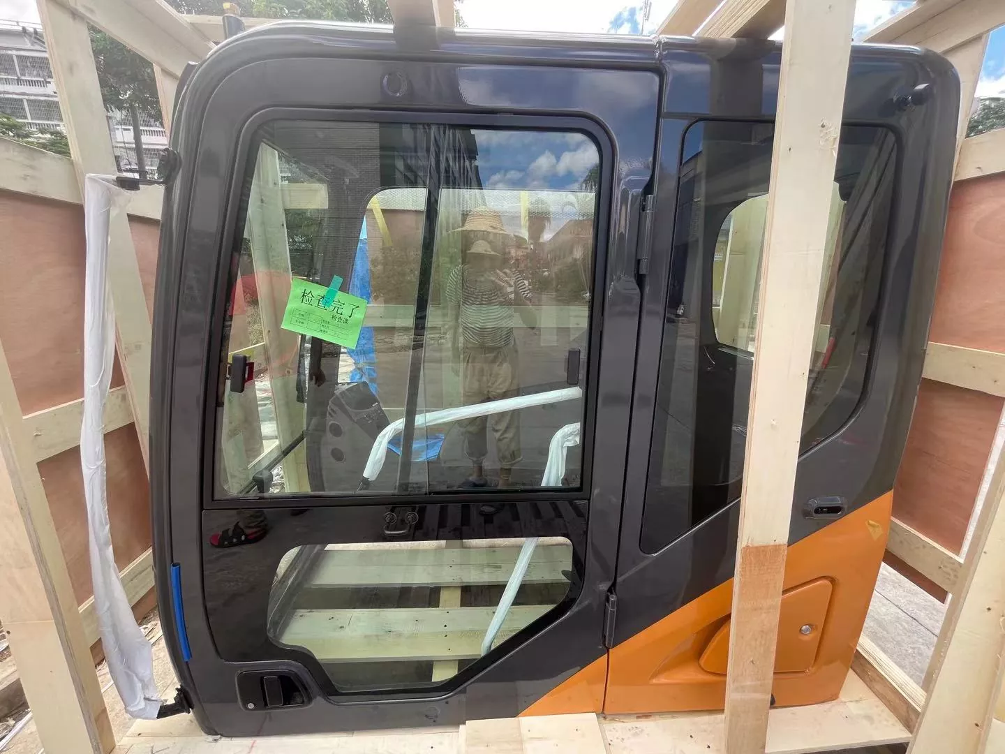 Link-Belt 210X3E Excavator Cab Assembly